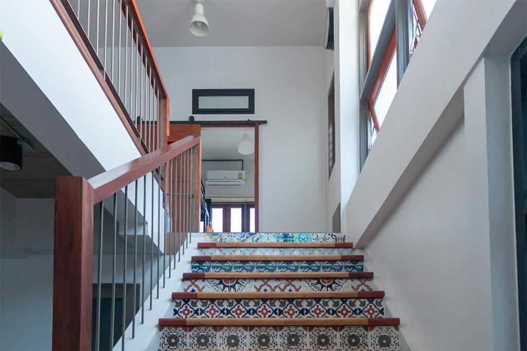 Liaw Base House Hostel กรุงเทพมหานคร ภายนอก รูปภาพ