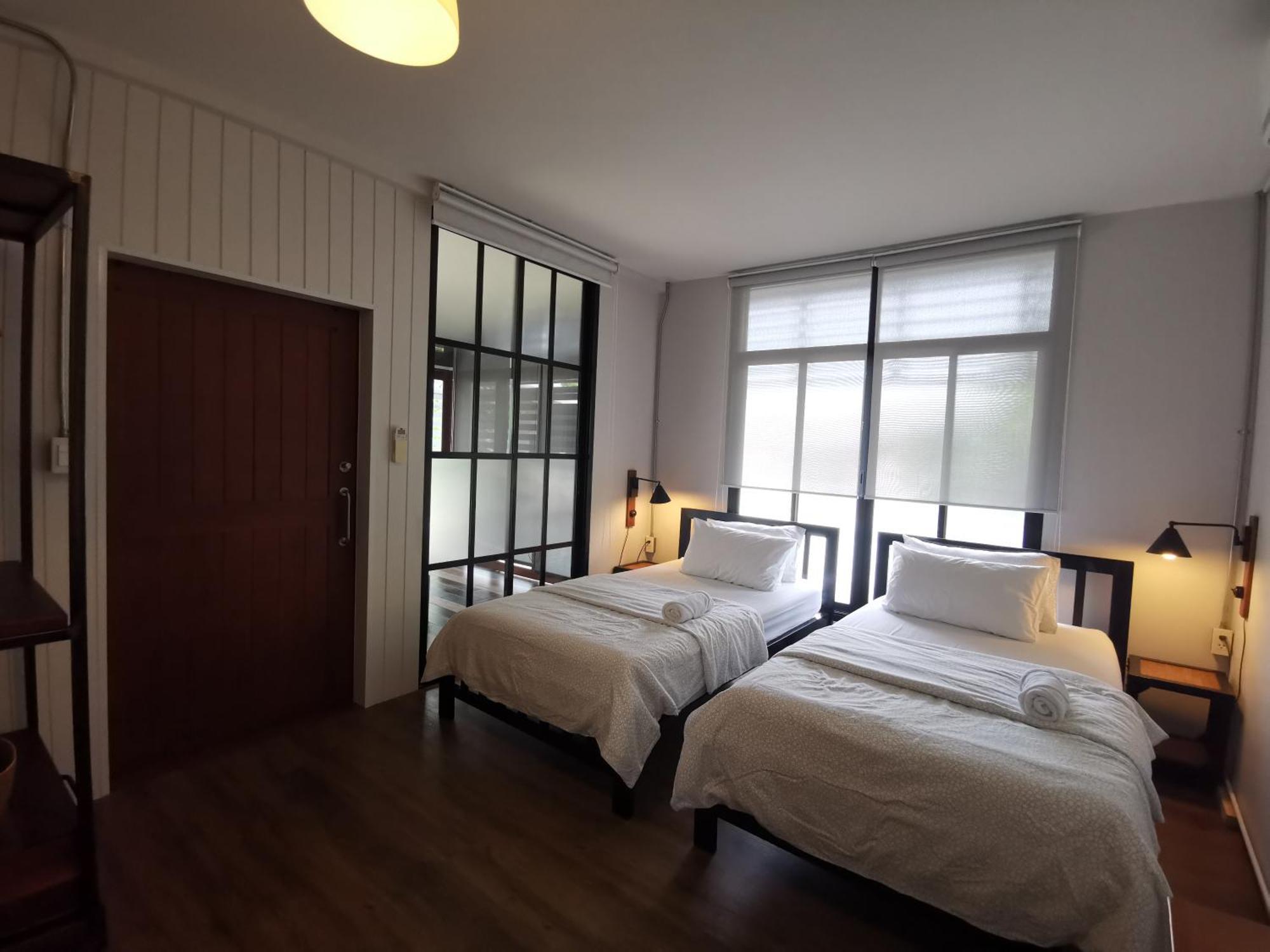 Liaw Base House Hostel กรุงเทพมหานคร ภายนอก รูปภาพ